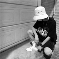 依然美女灰色頭像1